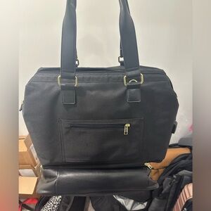 WEEKENDER TRAVEL BAG W/ SHOE COMPARTMENT